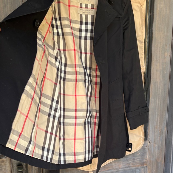 Burberry Black Double-Breasted Trench Coat size 8 women’s - Picture 13 of 16